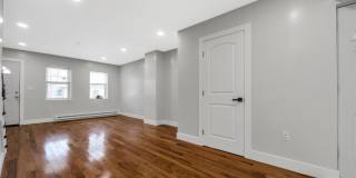 1119 THOMAS Street Gallery 3