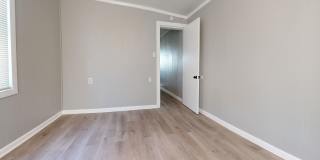 Cozy Modern Updated 3 Bedroom Townhome w/ Stainless Steel Gallery 7