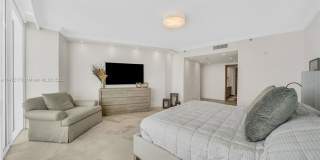 100 South Pointe Drive Gallery 6