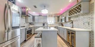 Spacious 3-Bedroom West Park Home with Private Pool Spacious 3-Bedroom West Park Home with Private Pool Gallery 7