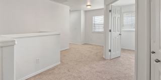 3 bed/2.5 bath Townhome + 2 Car Garage + Washer/Dryer + Fenced Front Patio Gallery 6
