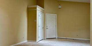 Charming 2 Bedroom/2 Bathroom Apartment Unit in Pond Condos! Gallery 7