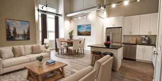 3833 N Broadway Gallery 3