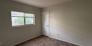 Tile flooring, 2 beds, 1 bath, 964 sqft, 2-car garage Gallery 7