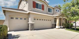 Beautiful 3 Bedroom Edgewater Home with Loft & 3-Car Garage Gallery 1