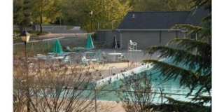 Spacious townhouse, walk to METRO, pool, parking, all you could want! Gallery 9