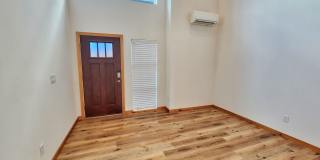 Beautiful 2 Bed 1.75 Bath Townhome in Central District Gallery 5