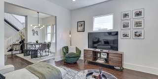 Updated 2BR Townhome | Bates-Hendricks | Steps to Fountain Square Gallery 9