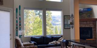 Bright and updated 3 bedroom with loft, In Unit Washer & Dryer, Large windows Gallery 1