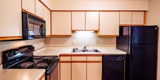 Plymouth Square at 37th Apartments Gallery 7