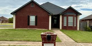 Beautiful Home in Moore - 3 Bed, 2 Bath, Plus Office! Gallery 1