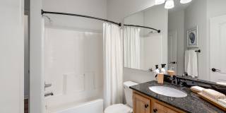 Grandeville at River Place Gallery 25