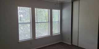 Huge 4 bed 2.5 bath house newly renovated Gallery 18