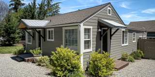 Kelsey's Cottage: Fully Furnished 2 bd/1ba Jacksonville Cottage, Large yard! $300 Utility Fee Gallery 21