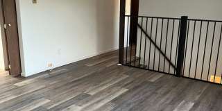 Sutherlin Upstairs 2 bedroom apartment on Comstock Gallery 1
