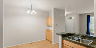Lovely Home In A Excellent Location! 2 Bedrm 2.5 Bath in Arbor Reserve **PET FRIENDLY! & INTERNET INCLUDED** Gallery 8