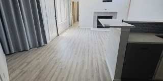 Spacious 3 Bedroom Home with Vaulted Ceilings & Fireplace Gallery 5
