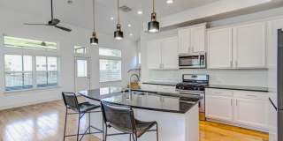 Elegant 4BR Home with Bonus Room & Designer Finishes Elegant 4BR Home with Bonus Room & Designer Finishes Gallery 13