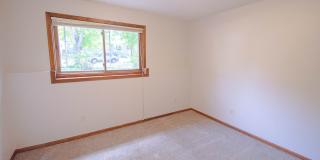 NW Rochester Split-Level with Vaulted Ceilings & Detached 2-Car Garage Gallery 20