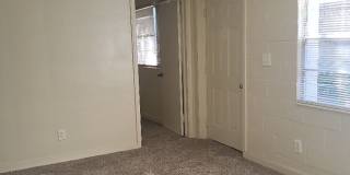 913 Willow St - 2BR/1BA apartment with yard, near Midtown - Hidden Gem! Available May 18th. Gallery 6