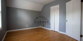 3 bedroom 2.5 bathroom home with a fully fenced yard! Gallery 7
