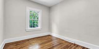 Four Bedroom 2 bath House with office on W Friendly Ave in Greensboro-near UNCG Gallery 11