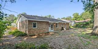 Three bedroom home close to USA with a garage Gallery 20