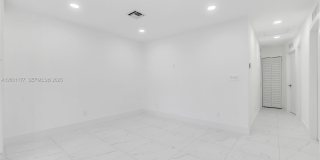 810 SW 14th Ct Gallery 9