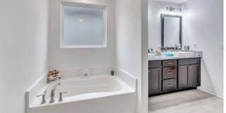 Spacious 5BR House in Crestview Gallery 13