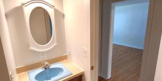 Spacious 2 Bedroom Home w/ 2.5 car garage - Westmont Gallery 11