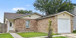 Remodeled Far West-Side Home with Spacious Backyard Gallery 1
