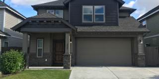 Large 3 Bedroom with Fenced Yard and Community Pool! Gallery 1