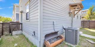 2 Bed / 2.5 Bath Home Available in Dignowity Hill Historic District Gallery 24