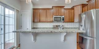 Lovely Townhome with 2 Car Garage Lovely Townhome with 2 Car Garage Gallery 11