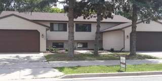 3 bedroom 2 bathroom townhome located at 1458 Nicolet Rd. Gallery 1