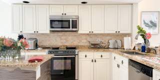 ** BEAUTIFUL MODERN HEATED POOL HOME IN THE VINEYARDS ** SEASONAL ONLY ** AVAILABLE OFF-SEASON MONTHS AND DEC-MARCH 2026 ** Gallery 51