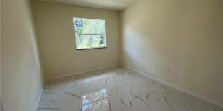 3Bd / 2Ba Duplex with GARAGE Gallery 4