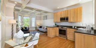Russian Hill: Remodeled Top Floor Condo w/ Laundry in-unit & Garage Parking Included Gallery 2