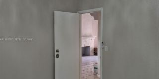 28 NE 49th St Gallery 10