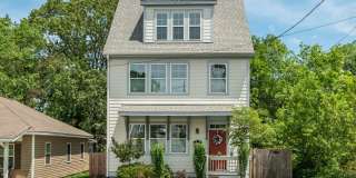 Stunning 4 Bedroom in Downtown Durham with Large Fenced Yard! Gallery 1