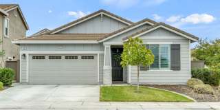 Newer Home on Large Corner Lot with Lots of Natural Light! Gallery 5