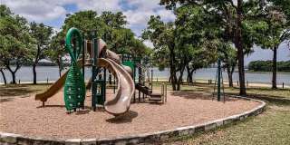4 BR / 2 BA - 1832 SF One-Story Home - LAGO VISTA! Gallery 38