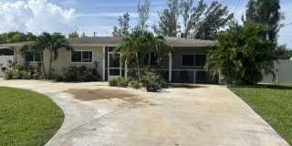 Beautiful 2/2 with dock and boat access Gallery 1