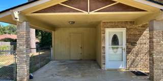 2/1 WOISD Fenced yard Gallery 1