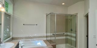 Spacious Home on Golf Course  - All Bedrooms En Suite Gallery 20