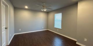 Townhouse with Garage - Minutes from Downtown Rogers Gallery 13