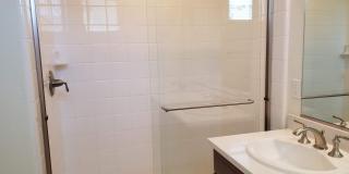 ALMOST NEW, SUPER CLEAN 2 BED, 2.5 BATHS, WOOD FLOORS, STAINLESS STEEL APPLIANCES, CLUBHOUSE WITH POOL Gallery 39
