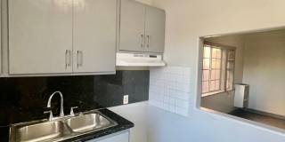 1 Bed + 1 Bath + Bonus Room for office! Gallery 1