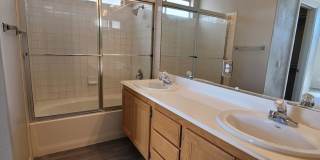 Beautiful 4 Bedroom Home in Green Valley Gallery 19