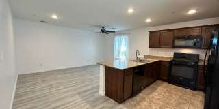 Cozy 2-Bedroom 2-Bathroom Townhouse in Gated Community! Gallery 5